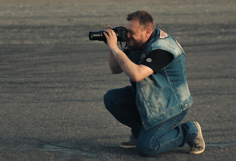 Paparazzi capturing celebrity